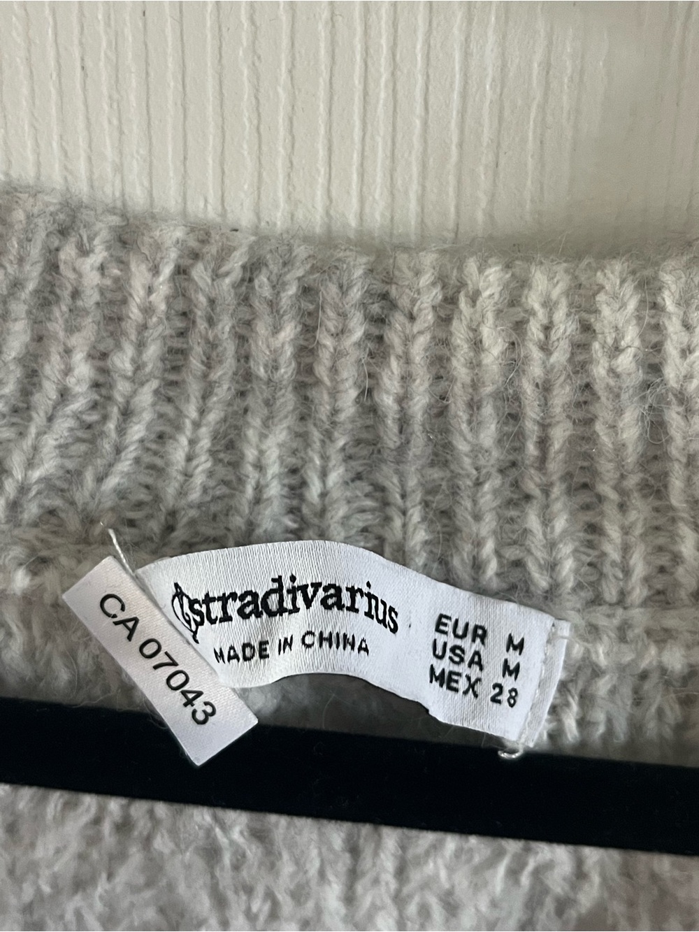 Gray Cable Knit V-Neck Sweater - Medium - Picture 2 of 2